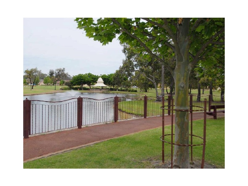 6 Burford Place, Canning Vale WA 6155