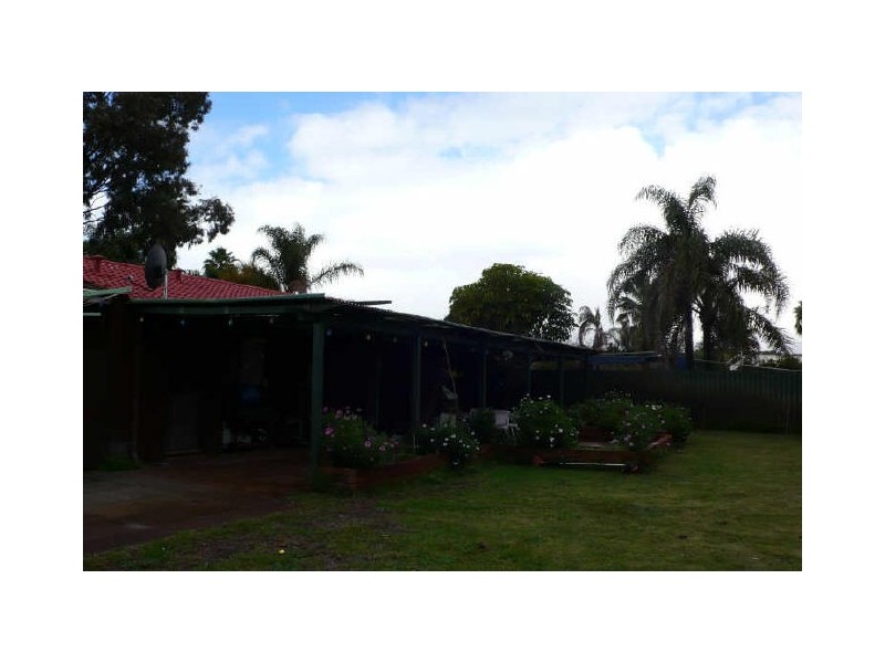 18 Greenway Avenue, Thornlie WA 6108