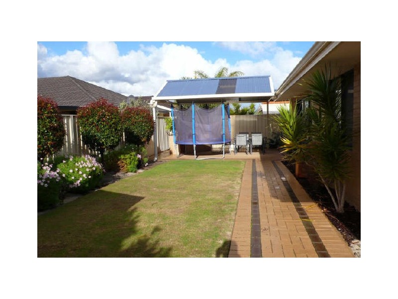 8 Daniel Drive, Canning Vale WA 6155