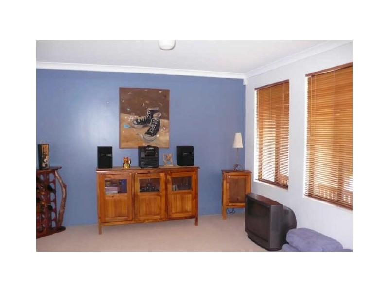 8 Daniel Drive, Canning Vale WA 6155