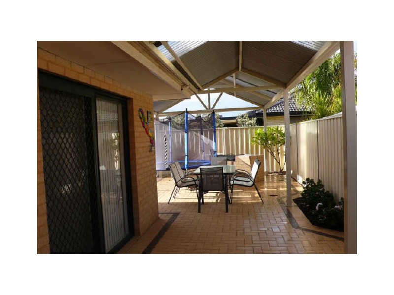 8 Daniel Drive, Canning Vale WA 6155