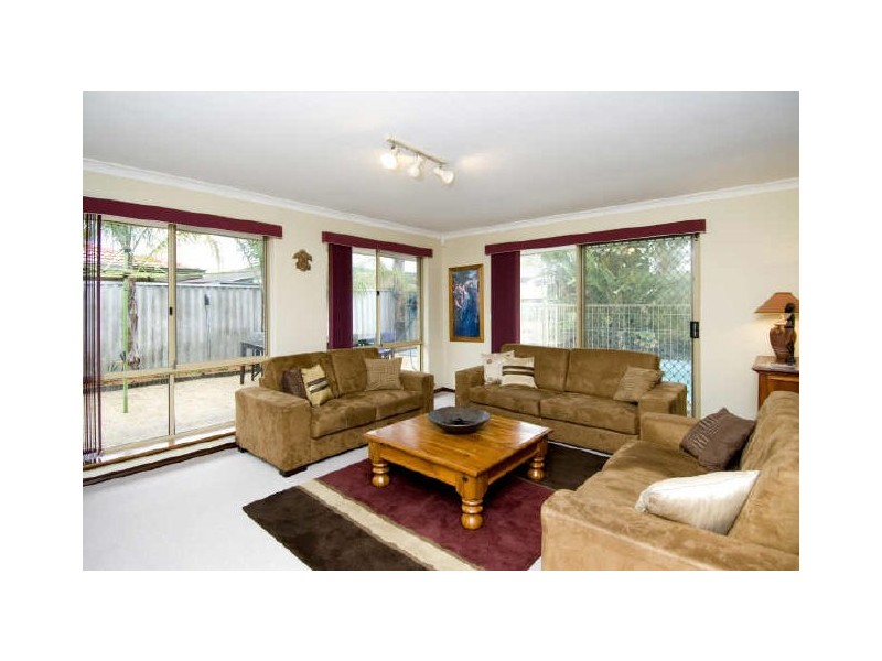 10 Hickory Drive, Thornlie WA 6108