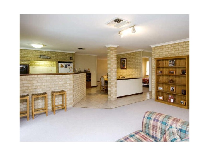 10 Hickory Drive, Thornlie WA 6108