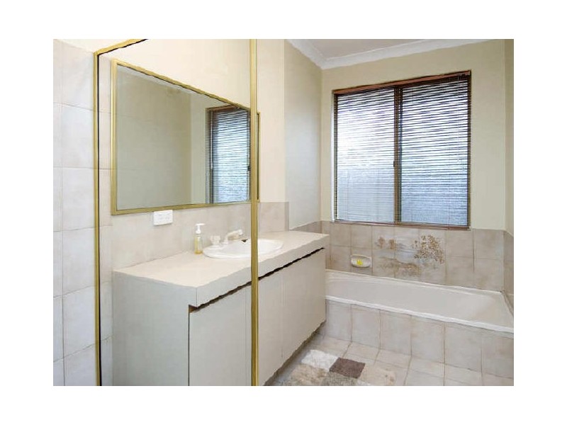 10 Hickory Drive, Thornlie WA 6108