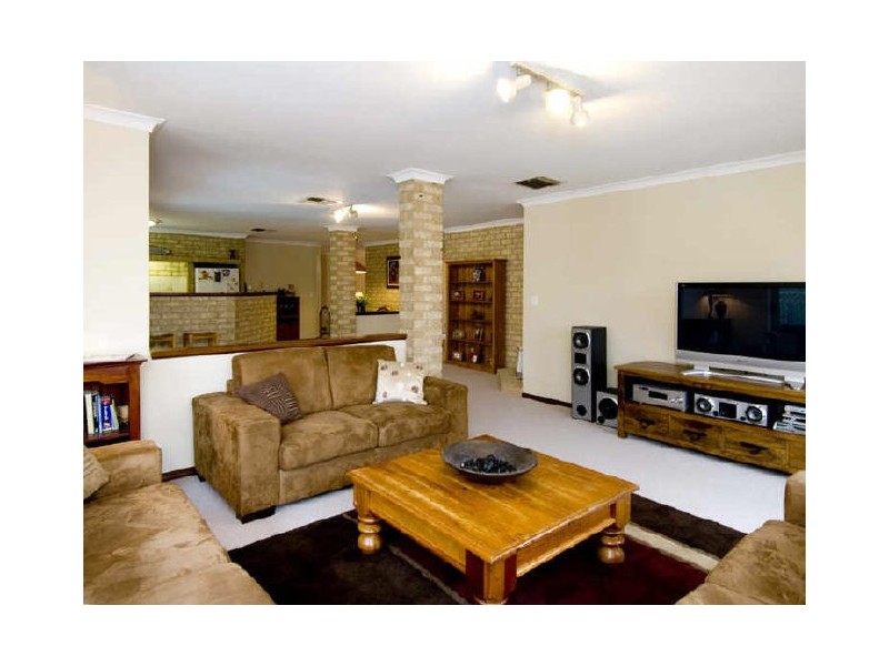 10 Hickory Drive, Thornlie WA 6108