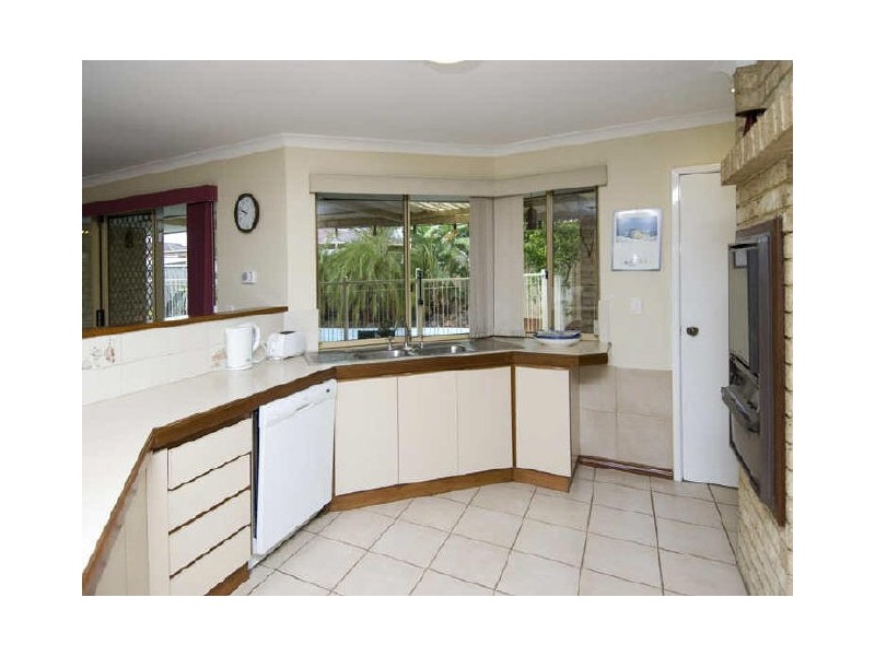 10 Hickory Drive, Thornlie WA 6108