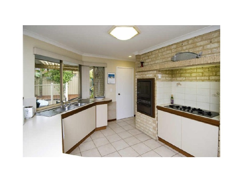 10 Hickory Drive, Thornlie WA 6108