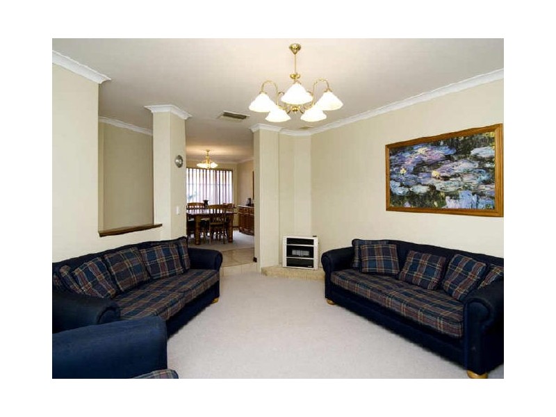 10 Hickory Drive, Thornlie WA 6108