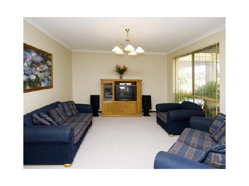 10 Hickory Drive, Thornlie WA 6108