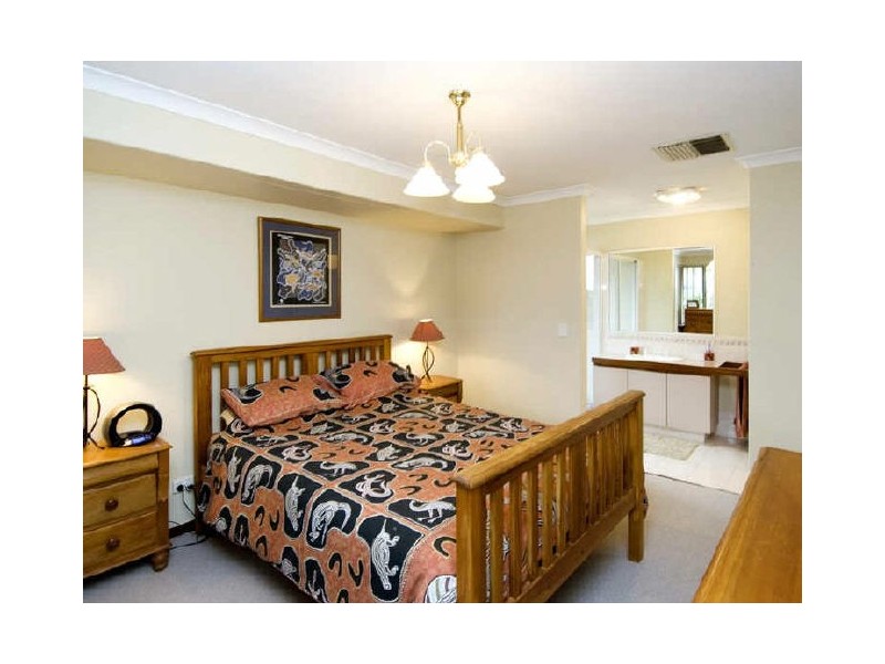 10 Hickory Drive, Thornlie WA 6108