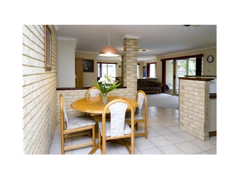 10 Hickory Drive, Thornlie WA 6108