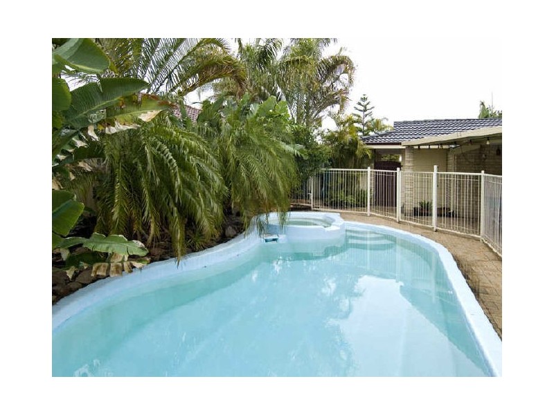 10 Hickory Drive, Thornlie WA 6108
