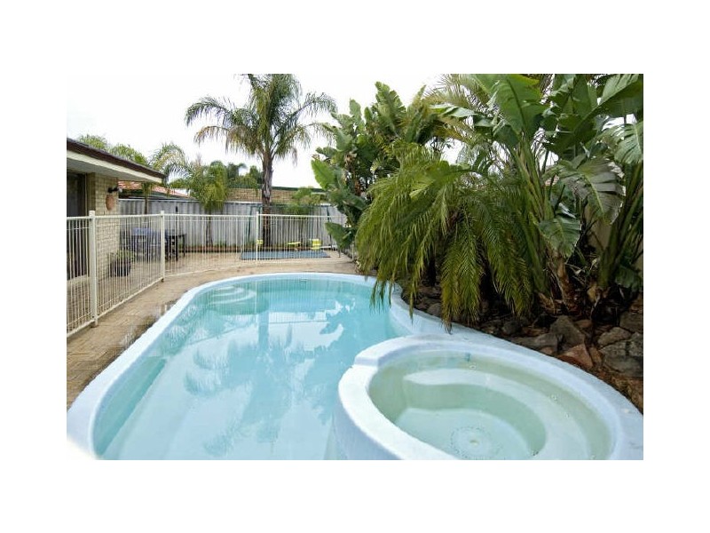 10 Hickory Drive, Thornlie WA 6108