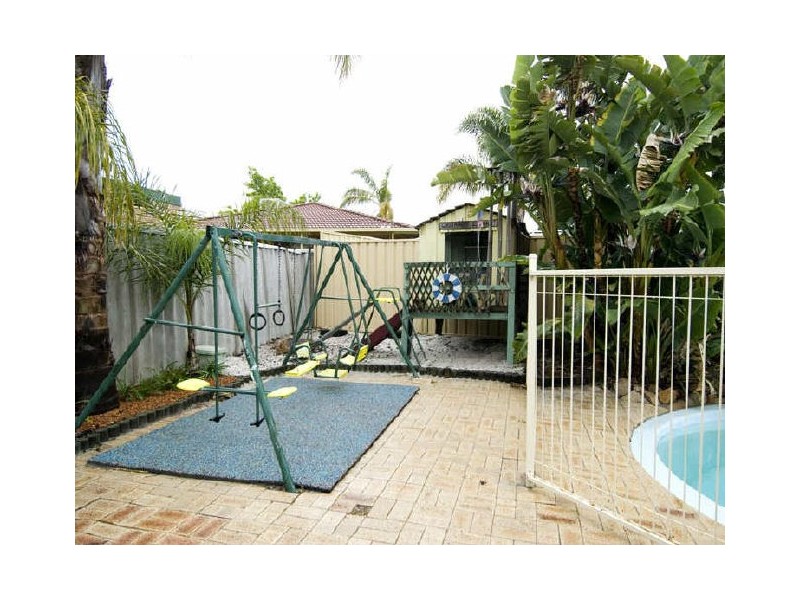 10 Hickory Drive, Thornlie WA 6108