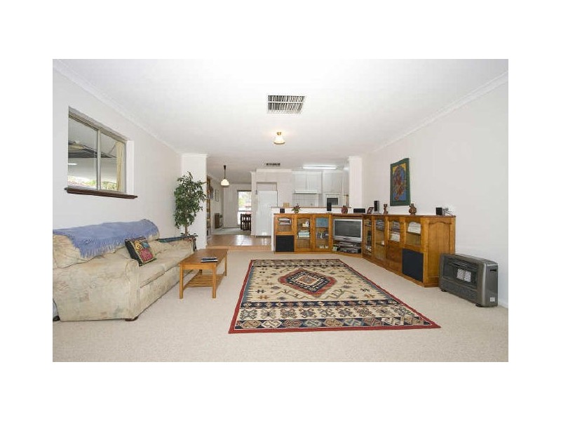 19 Elvington Way, Thornlie WA 6108