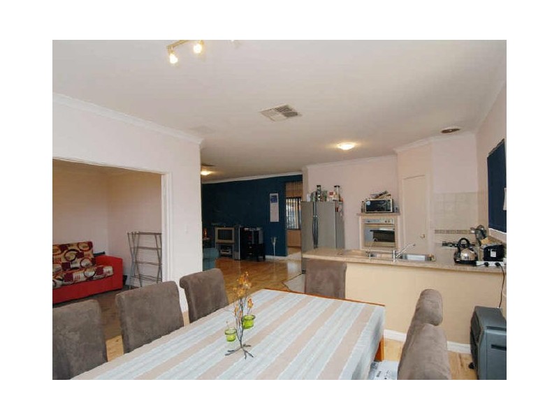 11 Swinden Court, Maddington WA 6109