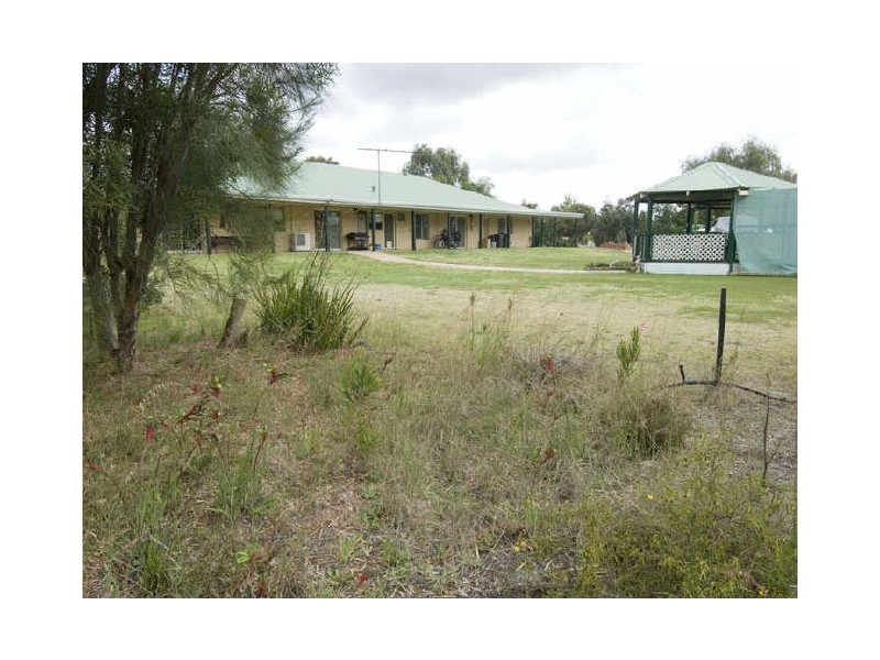 48 Craddon Road, Oakford WA 6121