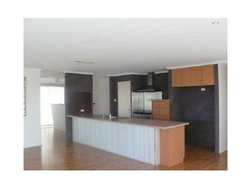 14 Bindoon Loop, Huntingdale WA 6110