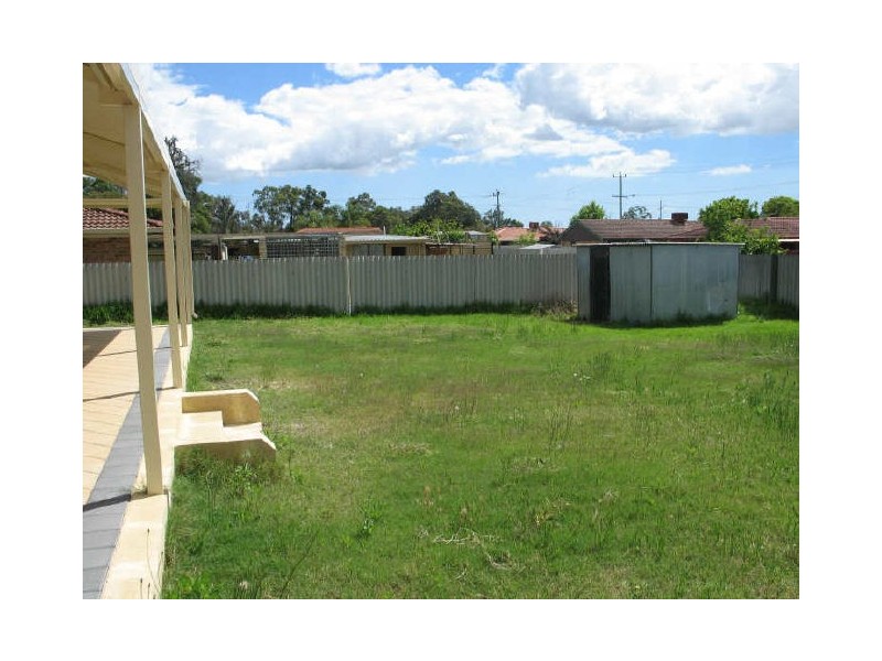 16 Partridge Way, Thornlie WA 6108
