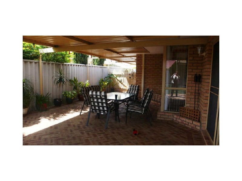 8 Magenta Close, Thornlie WA 6108