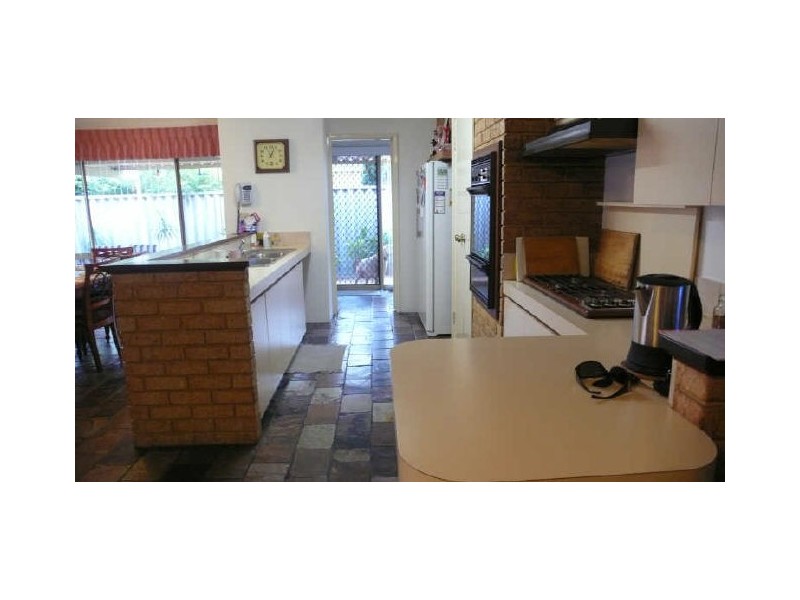 8 Magenta Close, Thornlie WA 6108