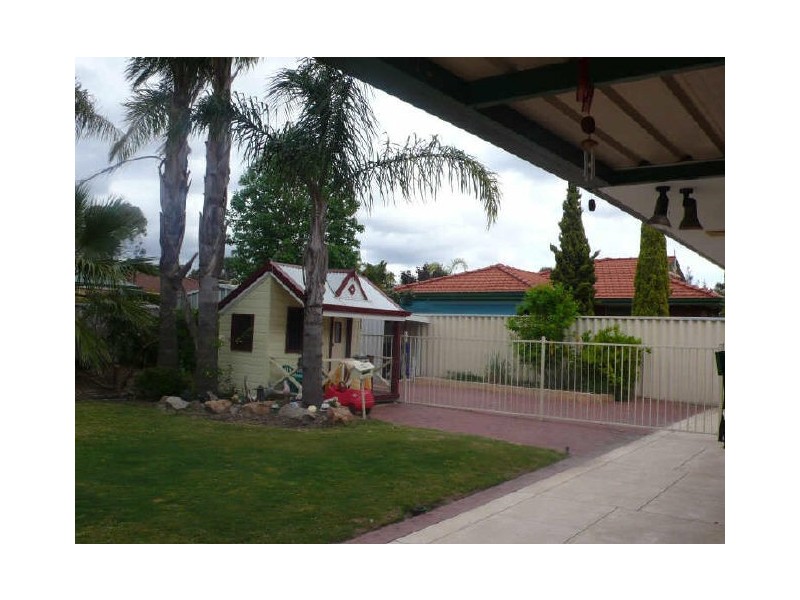 6 Exmouth Place, Thornlie WA 6108