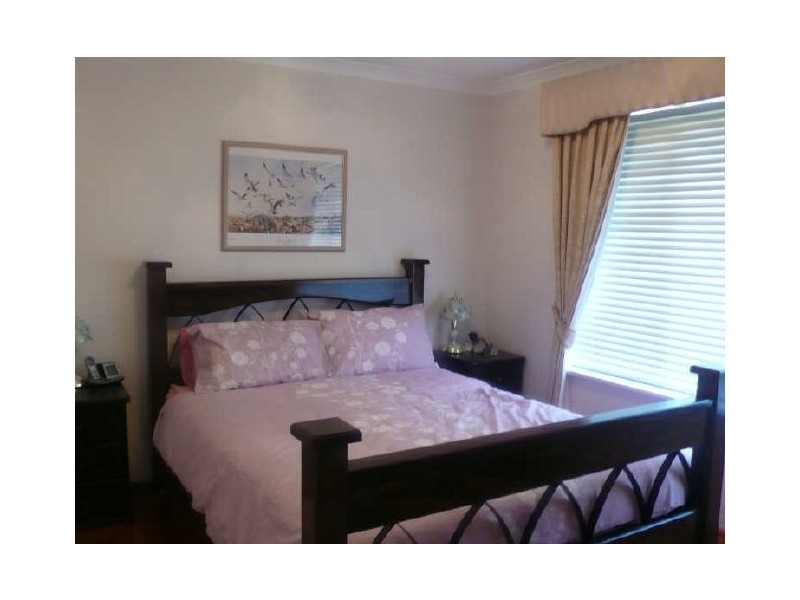 6 Exmouth Place, Thornlie WA 6108