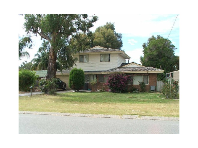 11 Albrecht Place, Thornlie WA 6108