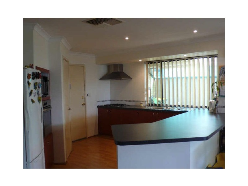 24 Bindoon Loop, Huntingdale WA 6110