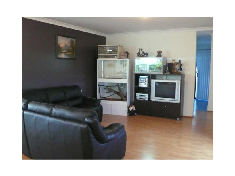 24 Bindoon Loop, Huntingdale WA 6110