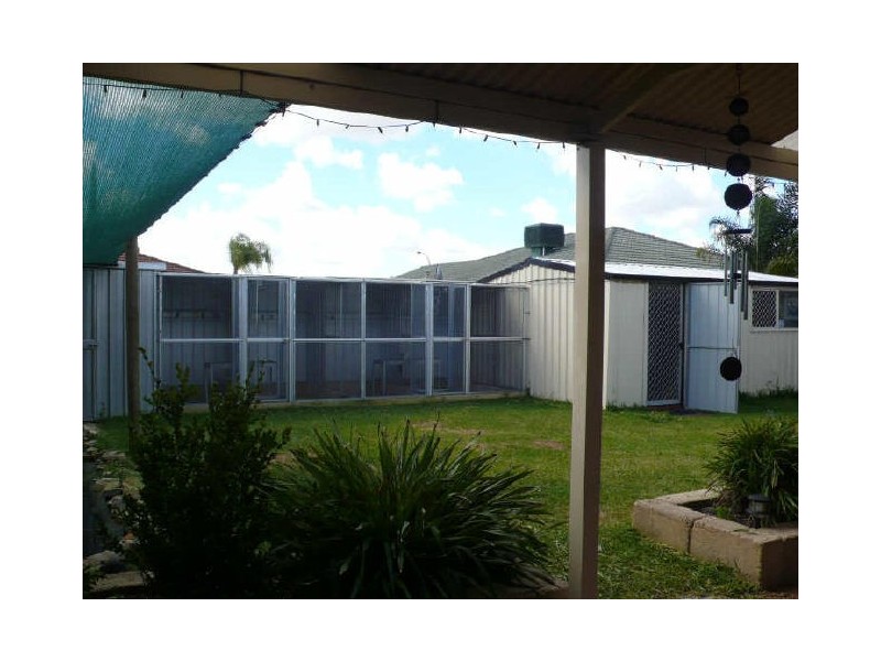 24 Bindoon Loop, Huntingdale WA 6110