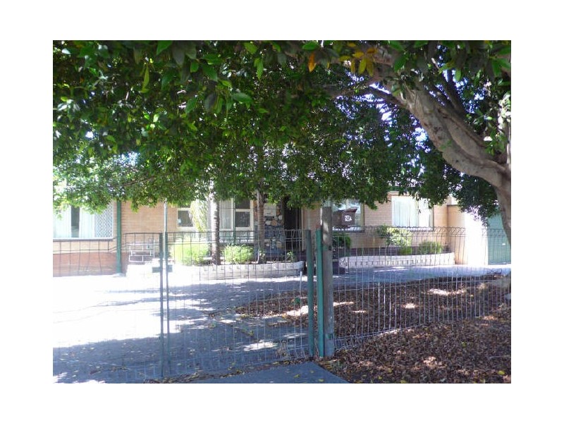104 Spring Road, Thornlie WA 6108