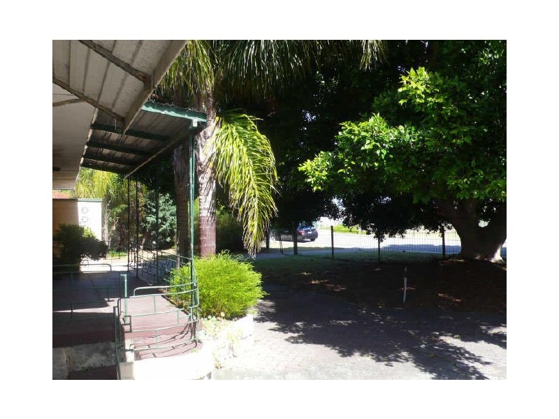 104 Spring Road, Thornlie WA 6108