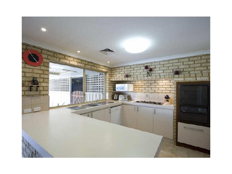 10 Redheart Drive, Thornlie WA 6108