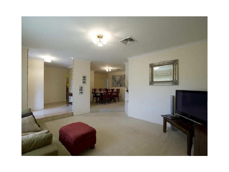 10 Redheart Drive, Thornlie WA 6108