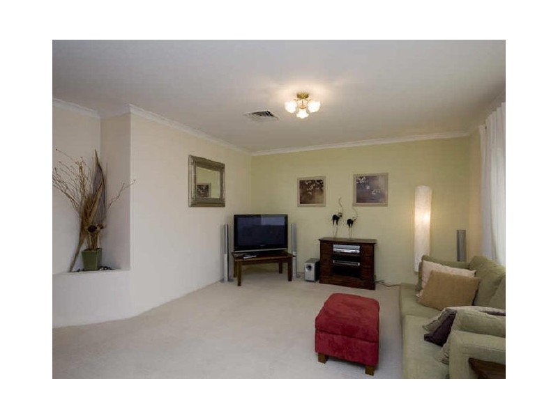 10 Redheart Drive, Thornlie WA 6108