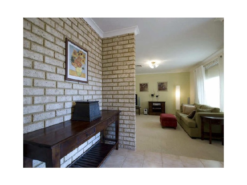 10 Redheart Drive, Thornlie WA 6108