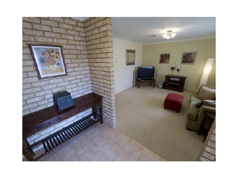 10 Redheart Drive, Thornlie WA 6108