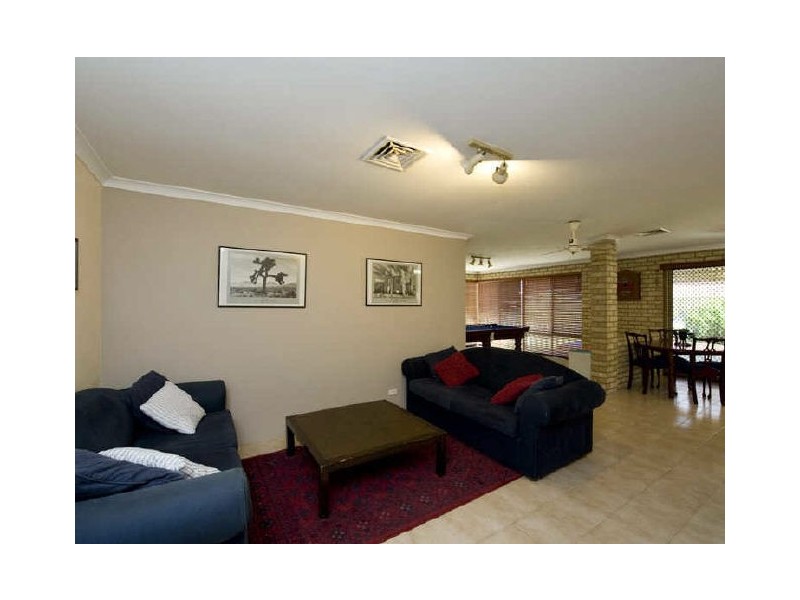 10 Redheart Drive, Thornlie WA 6108