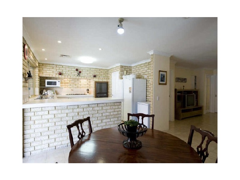 10 Redheart Drive, Thornlie WA 6108