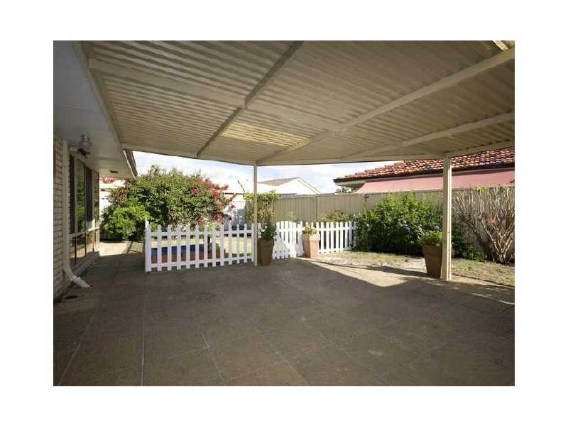 10 Redheart Drive, Thornlie WA 6108