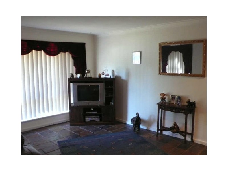 71 Spring Road, Thornlie WA 6108