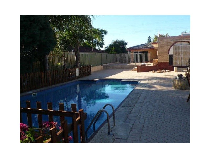 71 Spring Road, Thornlie WA 6108