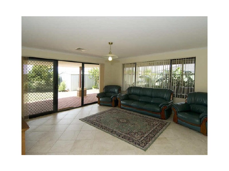 4 Longstaff Loop, Southern River WA 6110
