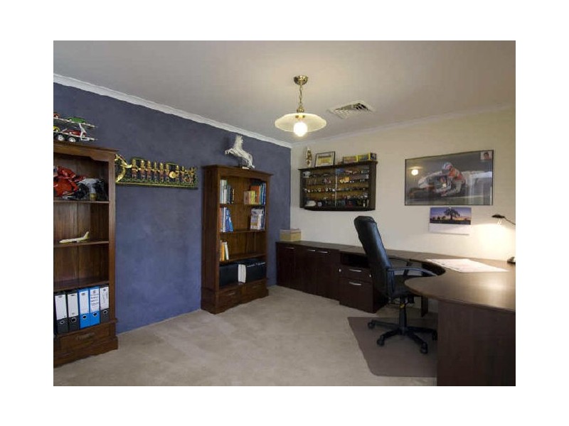 4 Longstaff Loop, Southern River WA 6110