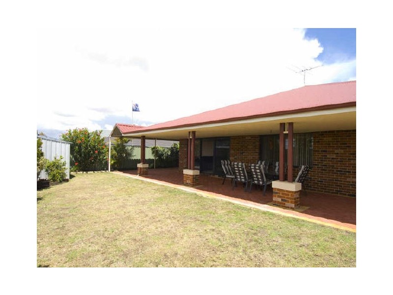 4 Longstaff Loop, Southern River WA 6110