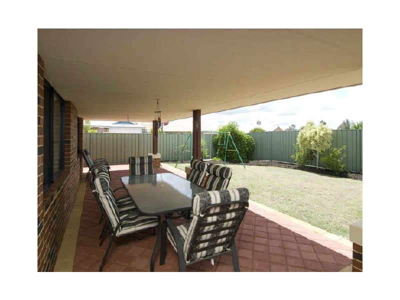 4 Longstaff Loop, Southern River WA 6110