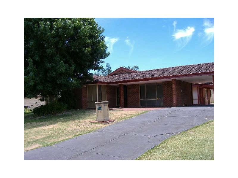 12 Endeavour Court, Thornlie WA 6108