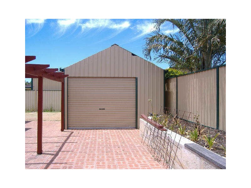 12 Endeavour Court, Thornlie WA 6108