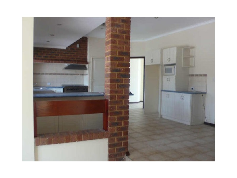 12 Endeavour Court, Thornlie WA 6108